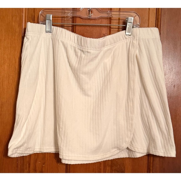 Abercrombie & Fitch Pants - Abercrombie & Fitch White Textured Wrap Mini Skort Large Elastic Waist Casual